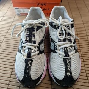 Nike Air BRS1000 Trail Running Womens Size 9. With original box.